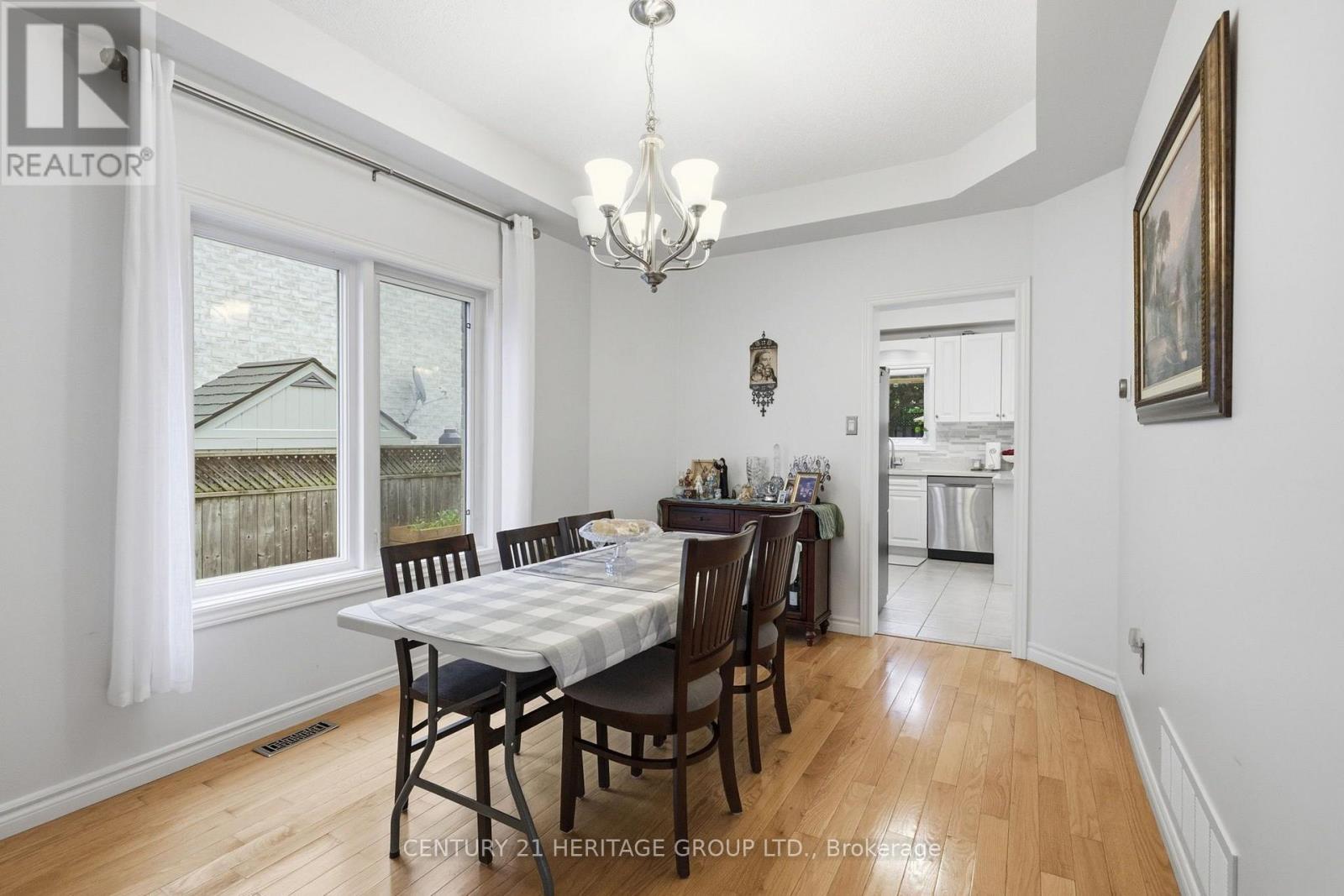 21 SILVERCREEK CRESCENT - 14