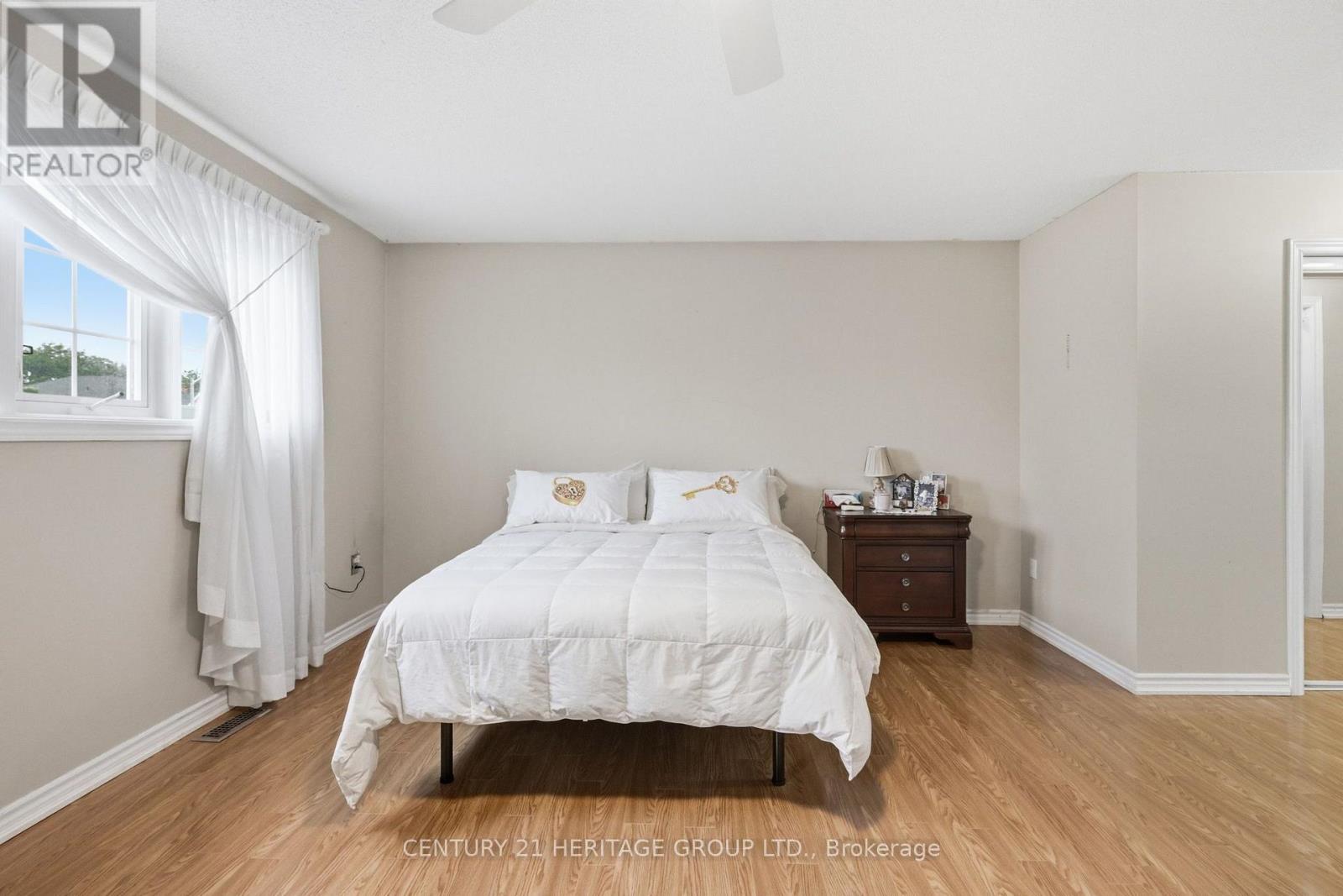 21 SILVERCREEK CRESCENT - 17