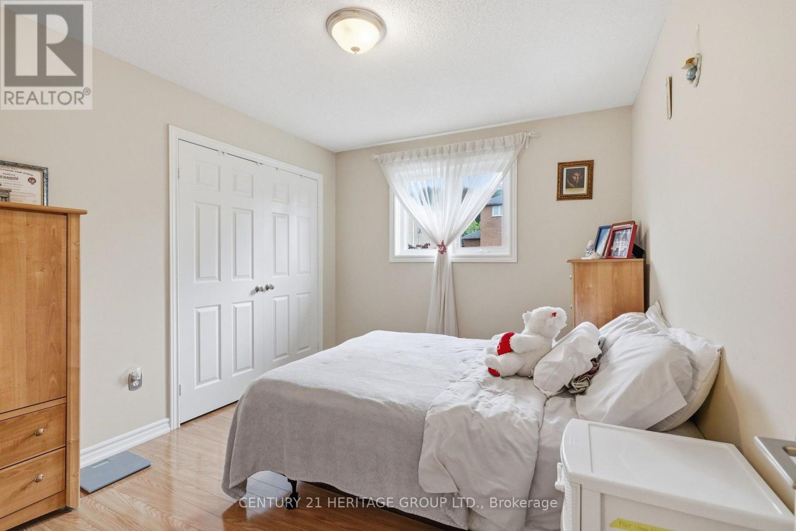 21 SILVERCREEK CRESCENT - 20