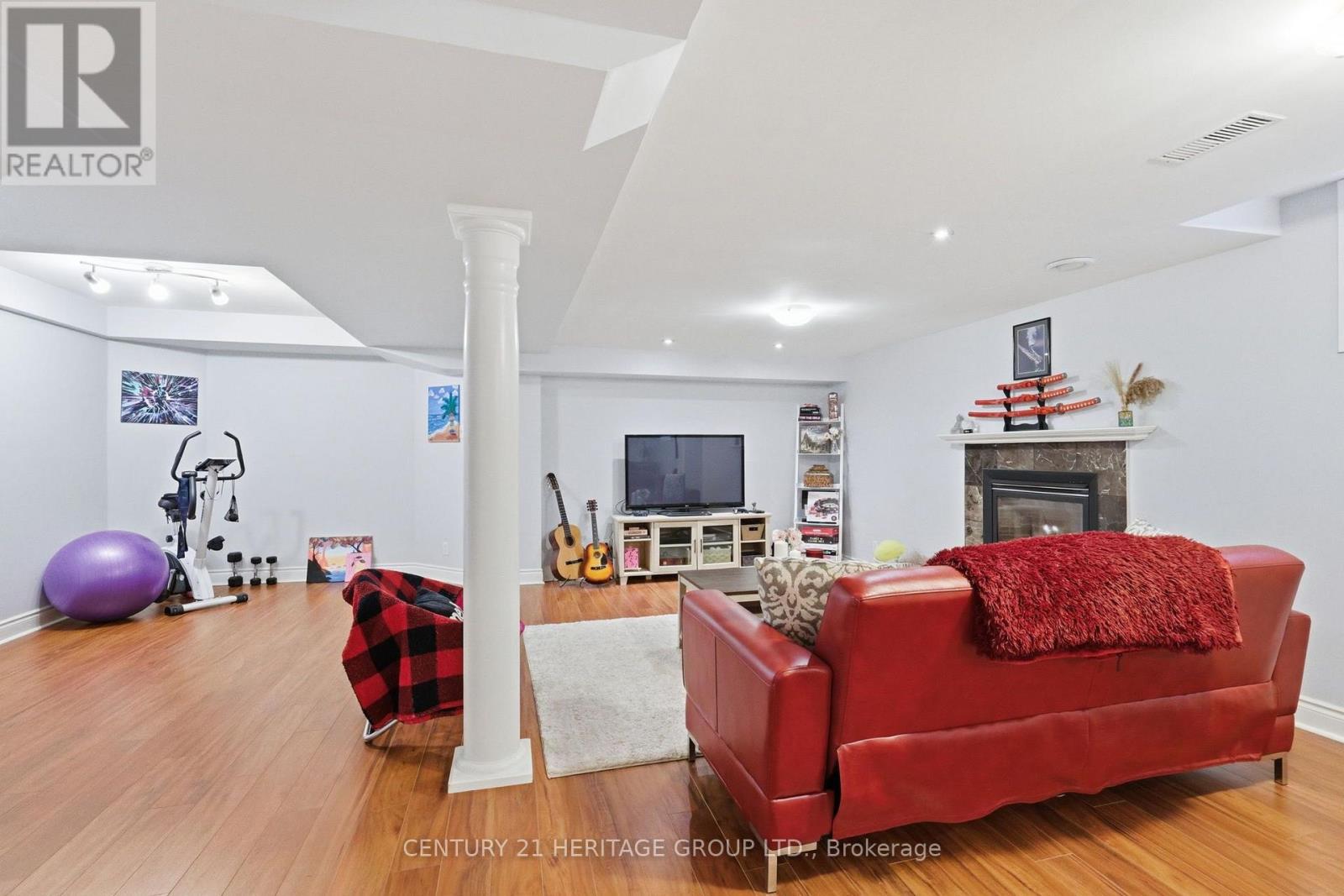 21 SILVERCREEK CRESCENT - 23