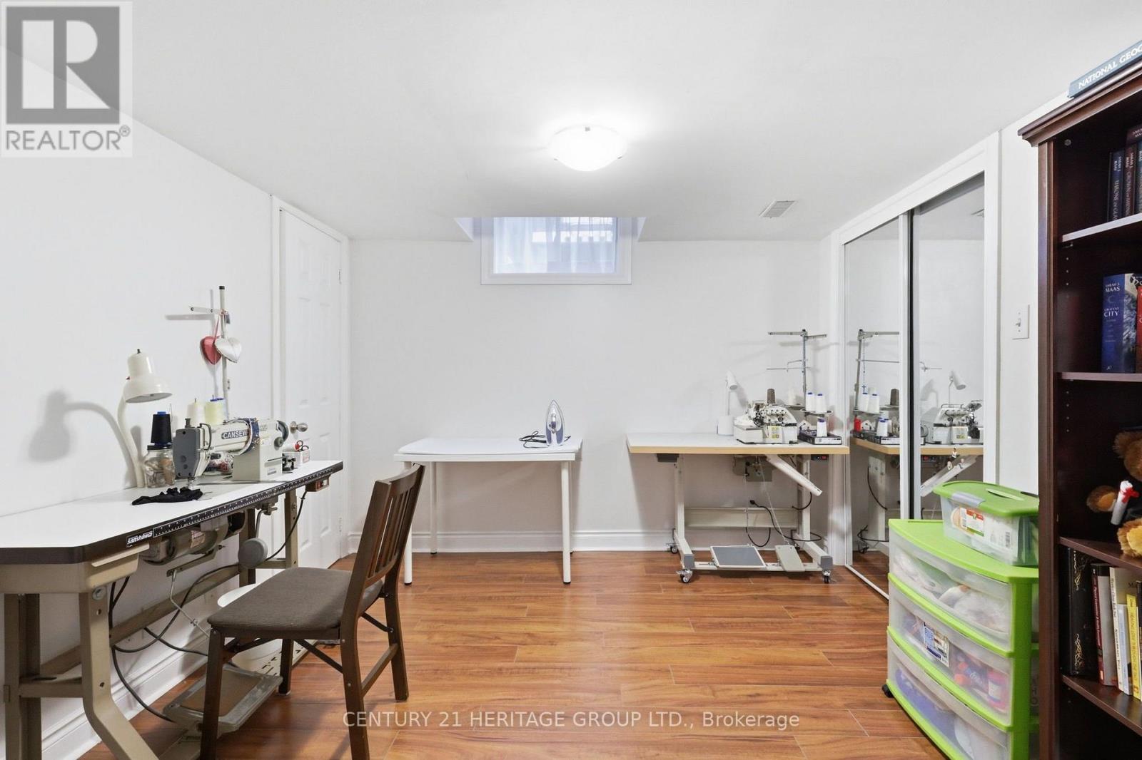 21 SILVERCREEK CRESCENT - 27