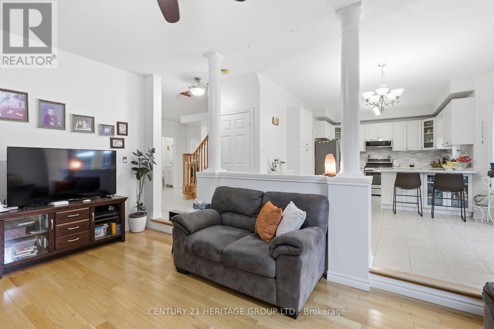 21 SILVERCREEK CRESCENT - 9