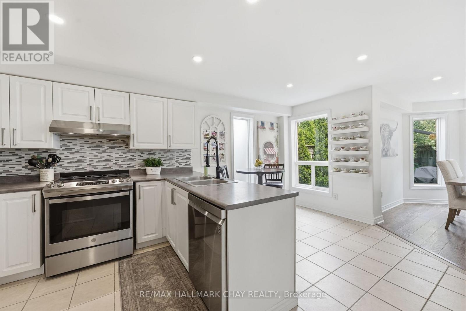 228 WESSENGER DRIVE - 10