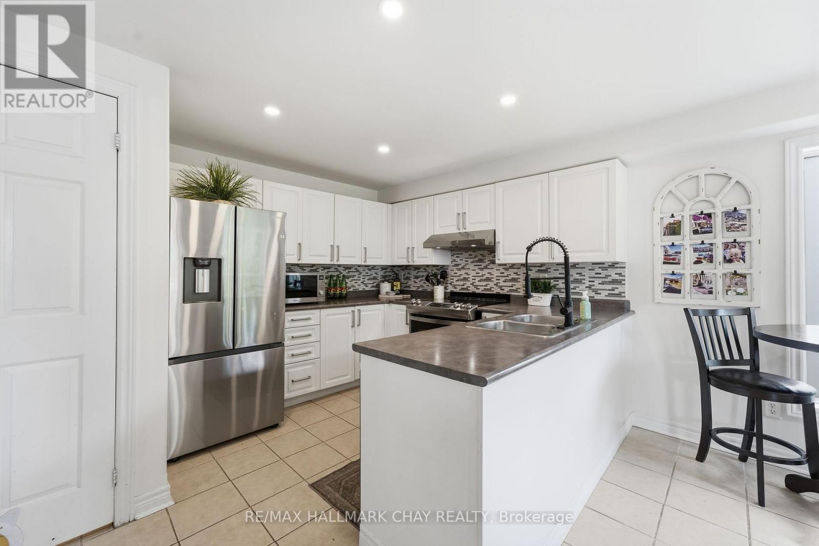 228 WESSENGER DRIVE - 11