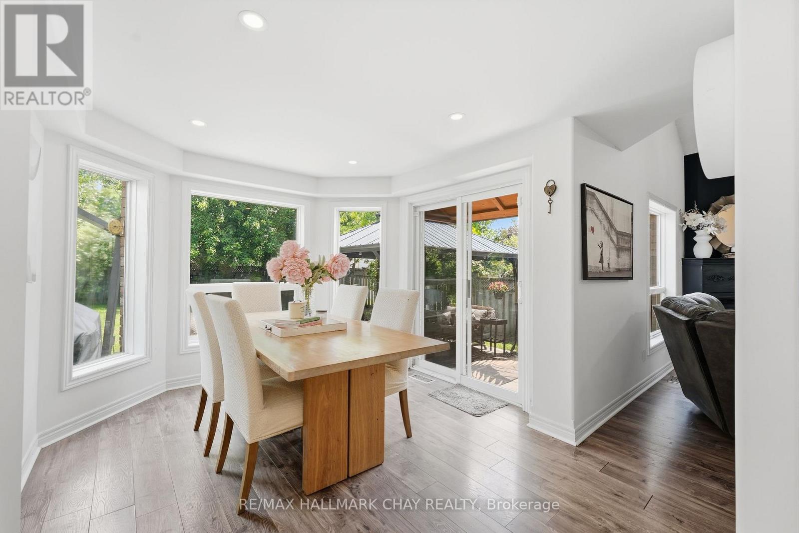 228 WESSENGER DRIVE - 14