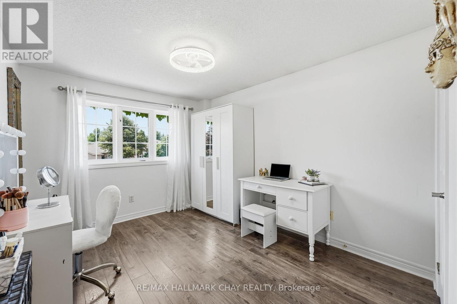 228 WESSENGER DRIVE - 23