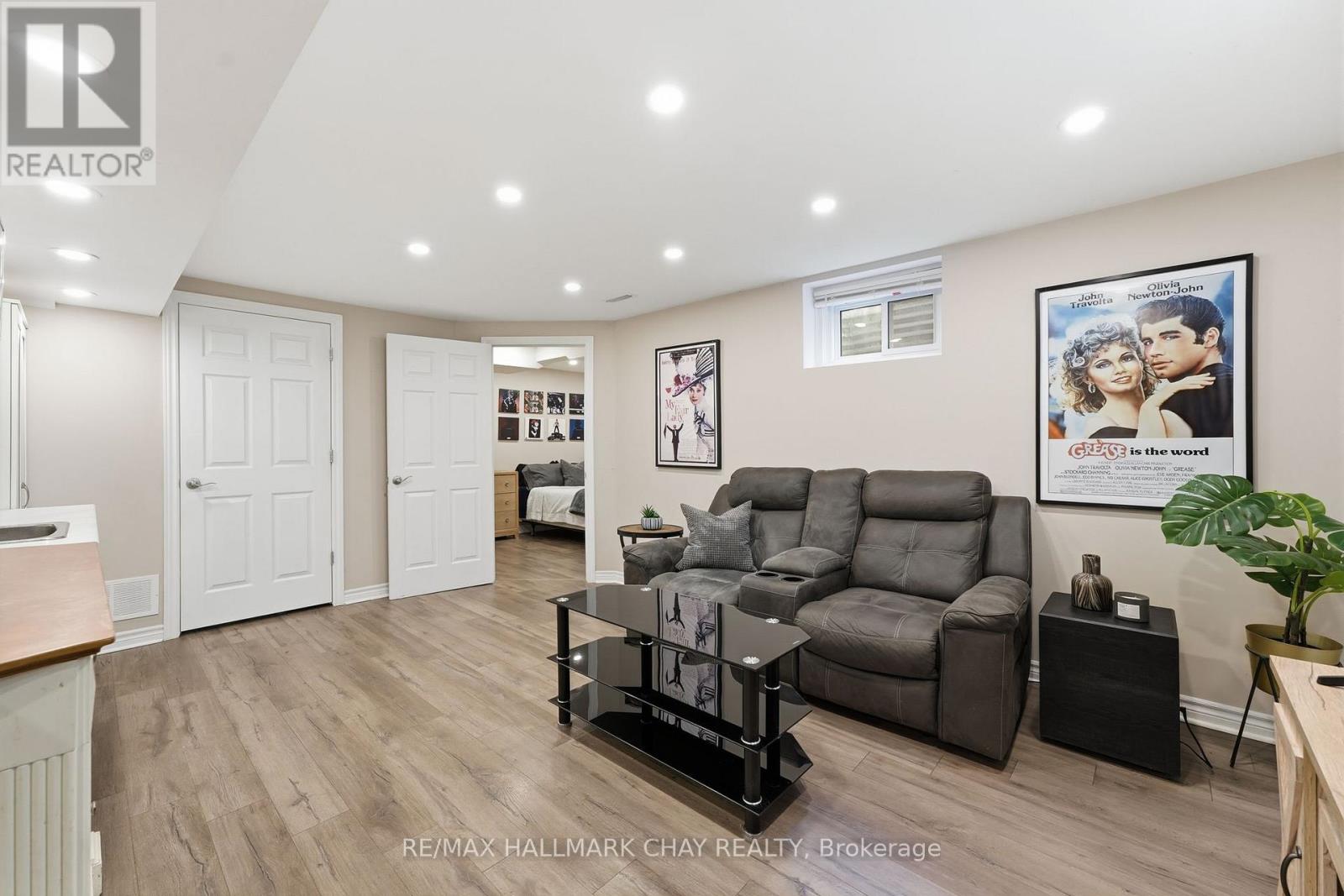 228 WESSENGER DRIVE - 25