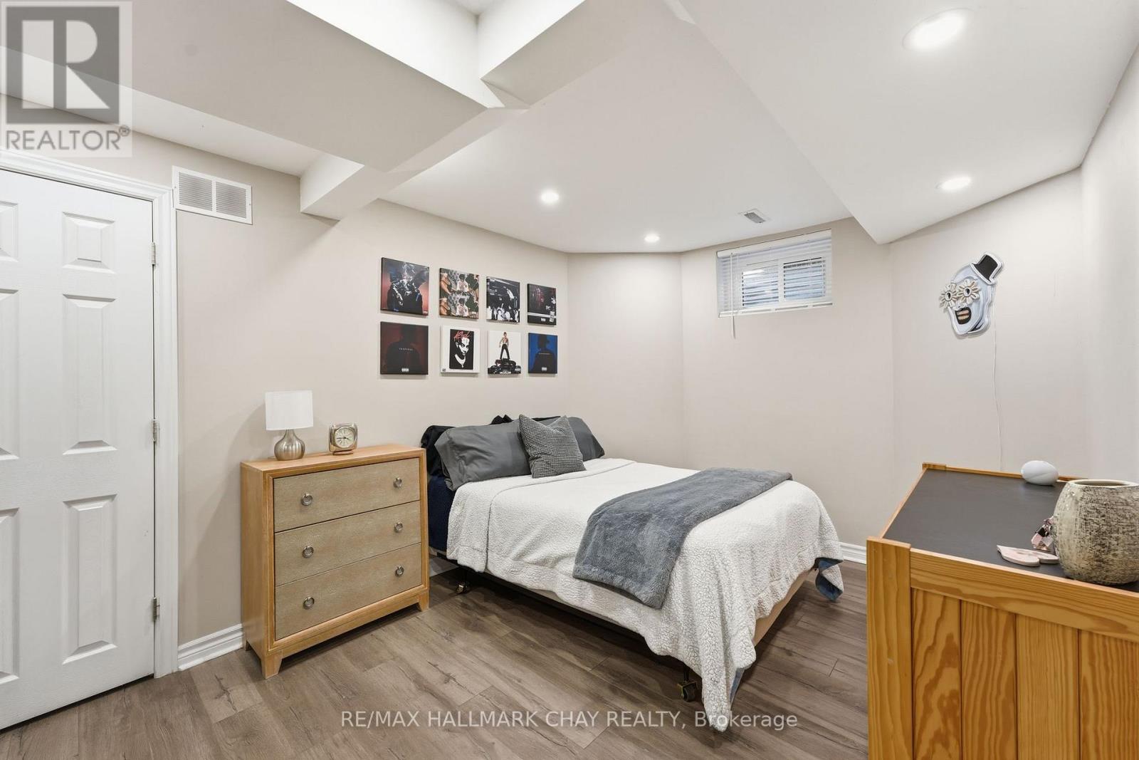 228 WESSENGER DRIVE - 27