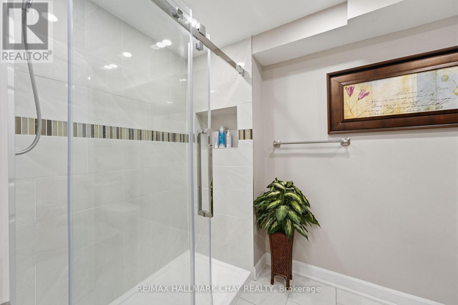228 WESSENGER DRIVE - 29