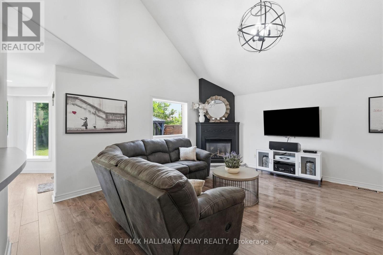 228 WESSENGER DRIVE - 7