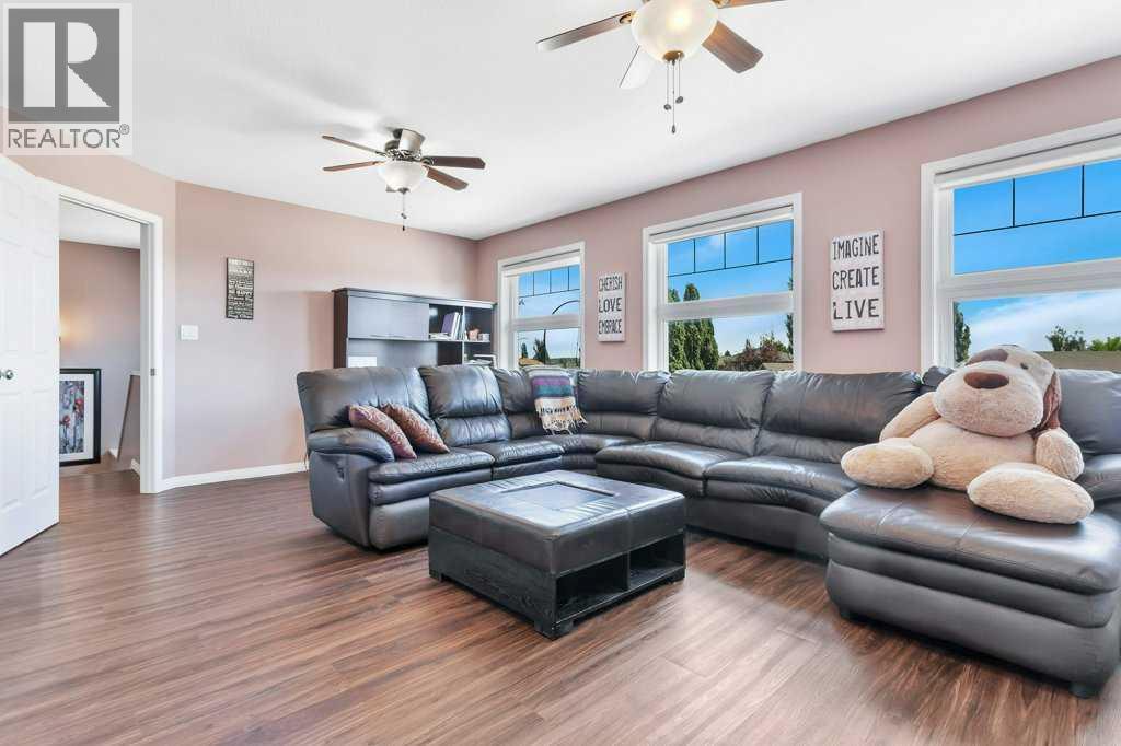 19 Lougheed Close - 18