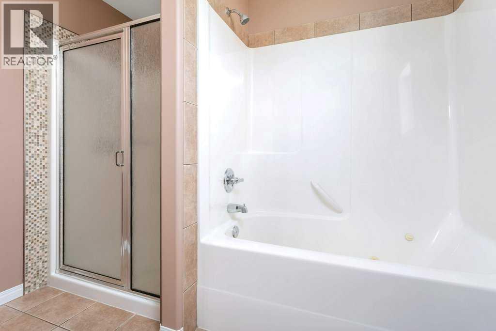 19 Lougheed Close - 22