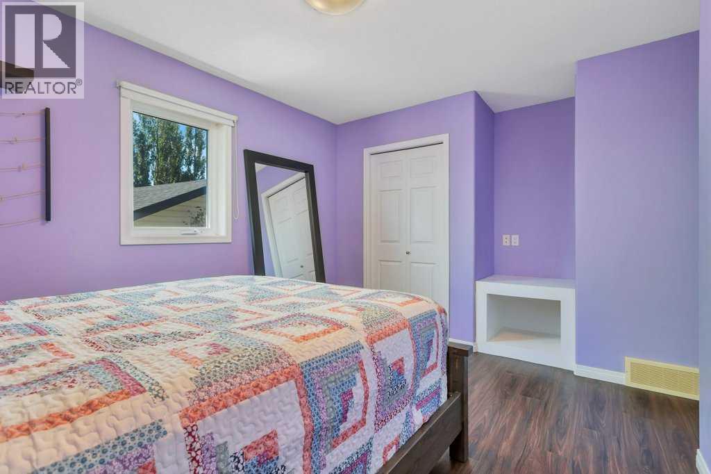19 Lougheed Close - 24