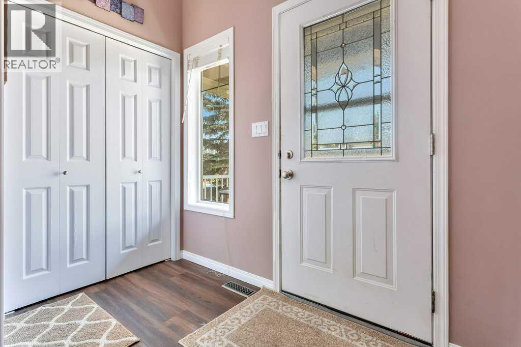 19 Lougheed Close - 3