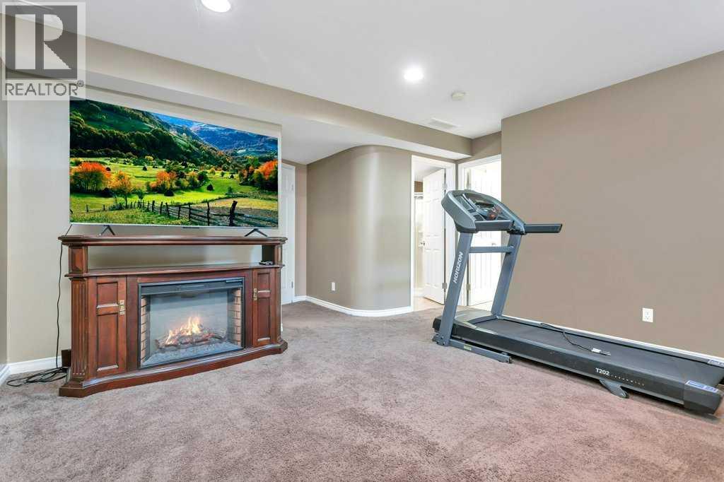 19 Lougheed Close - 30
