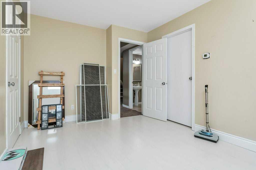 19 Lougheed Close - 32