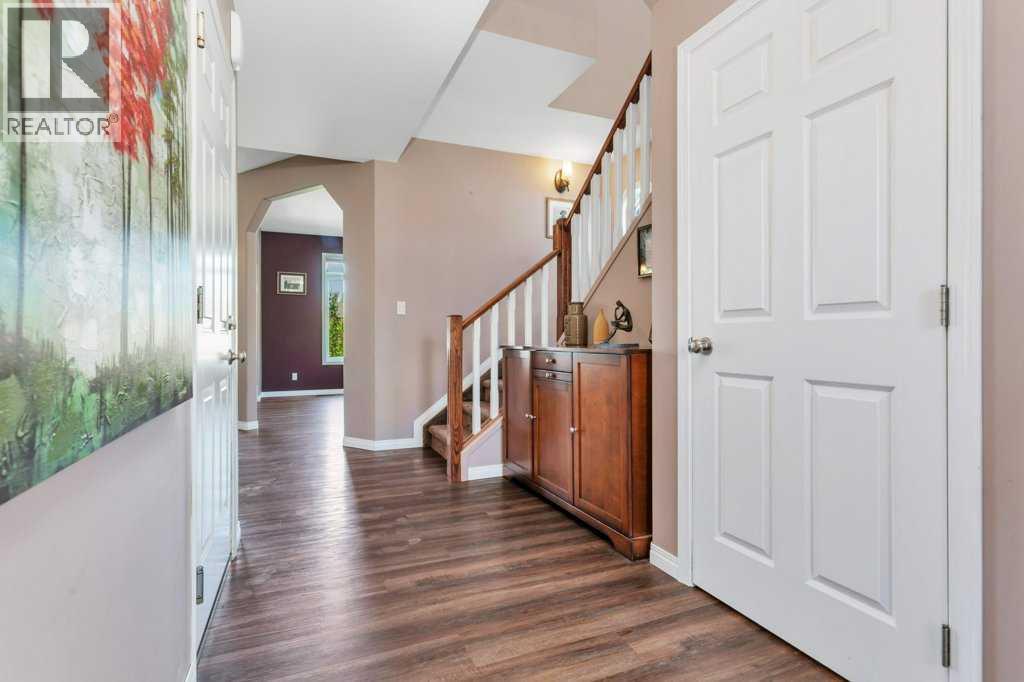 19 Lougheed Close - 4