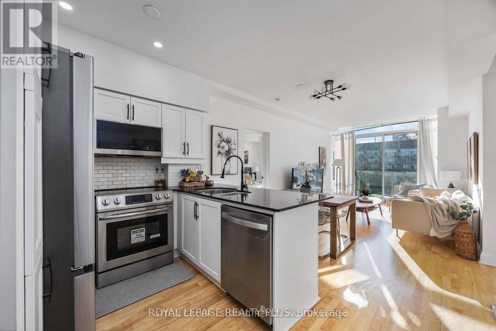 #PH01 15 WINDERMERE AVENUE - 2