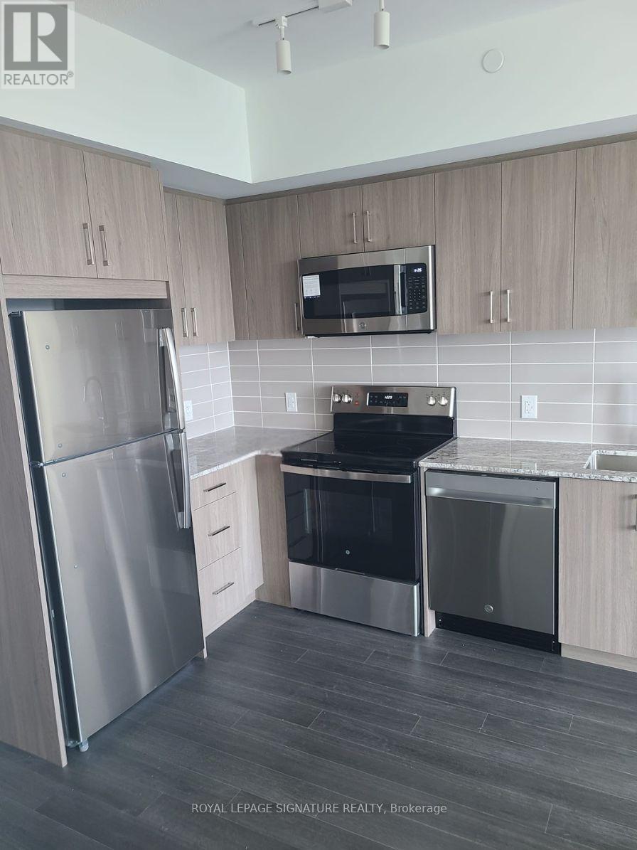 Full-size Stainless Steel Appliances