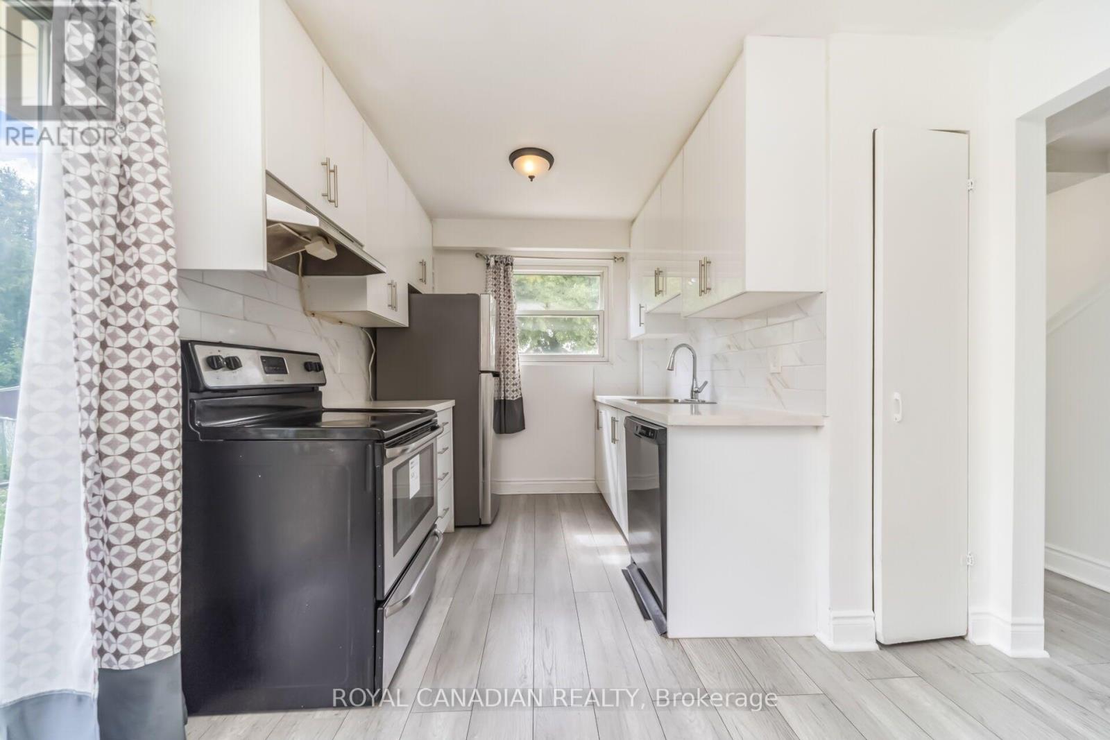 6 DAMASCUS DRIVE - 15