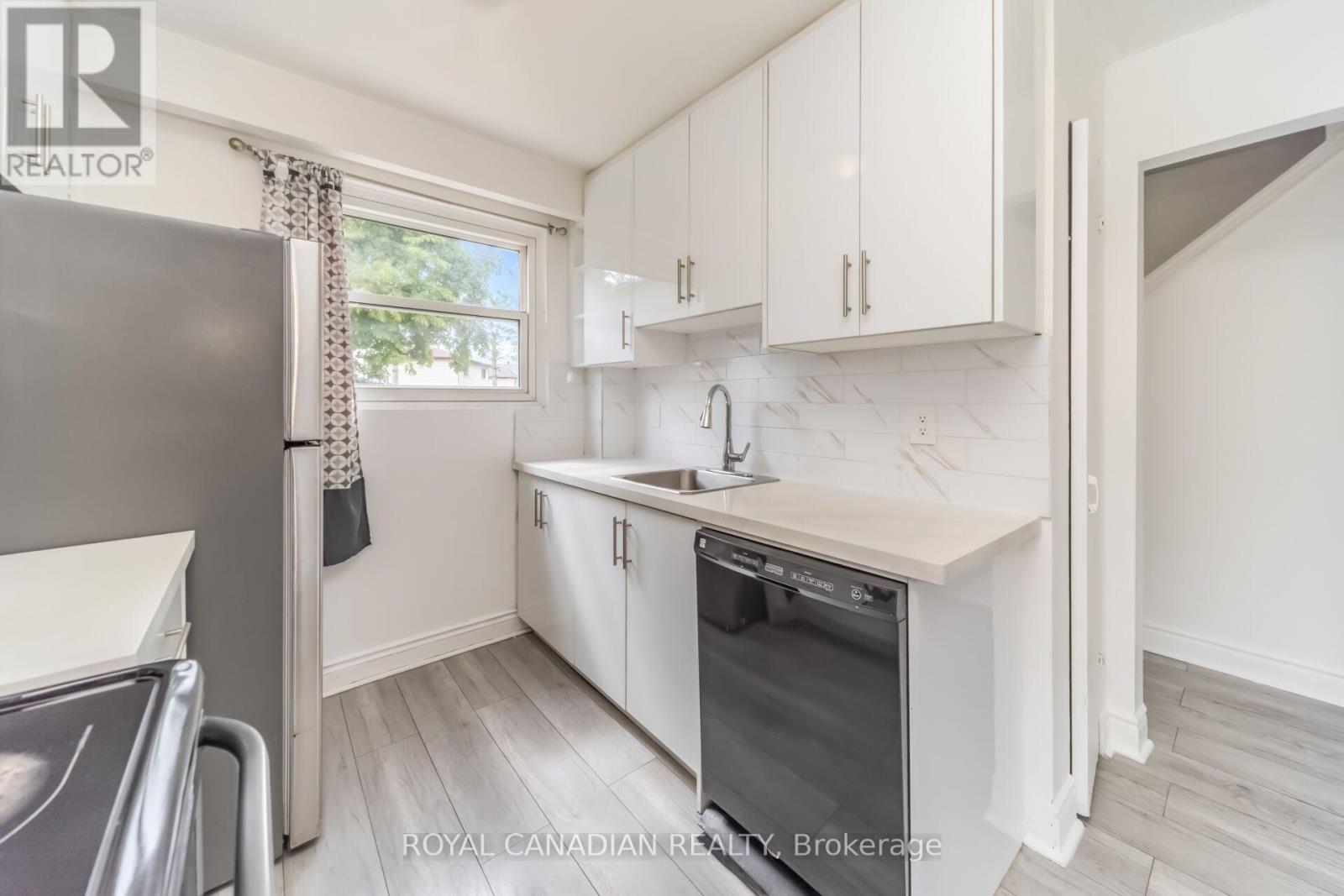 6 DAMASCUS DRIVE - 17