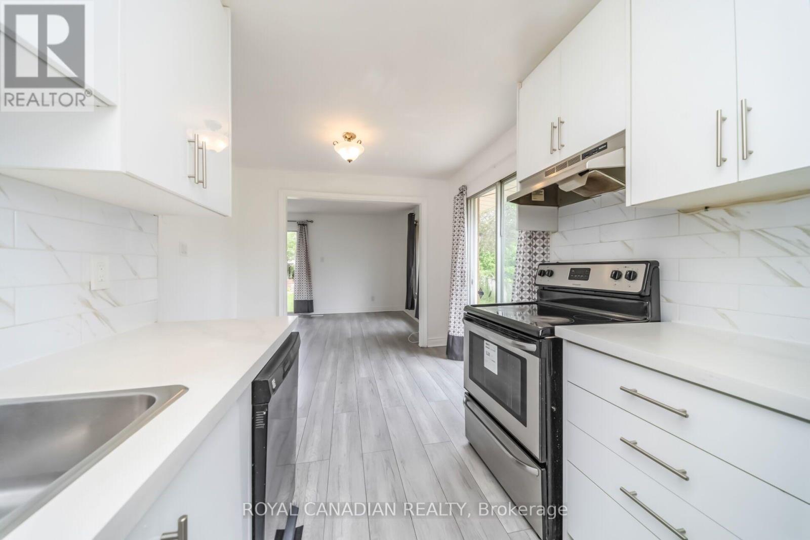 6 DAMASCUS DRIVE - 19
