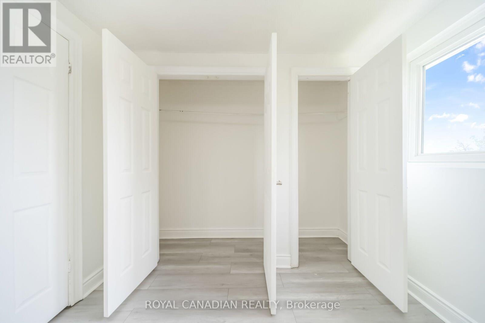 6 DAMASCUS DRIVE - 27