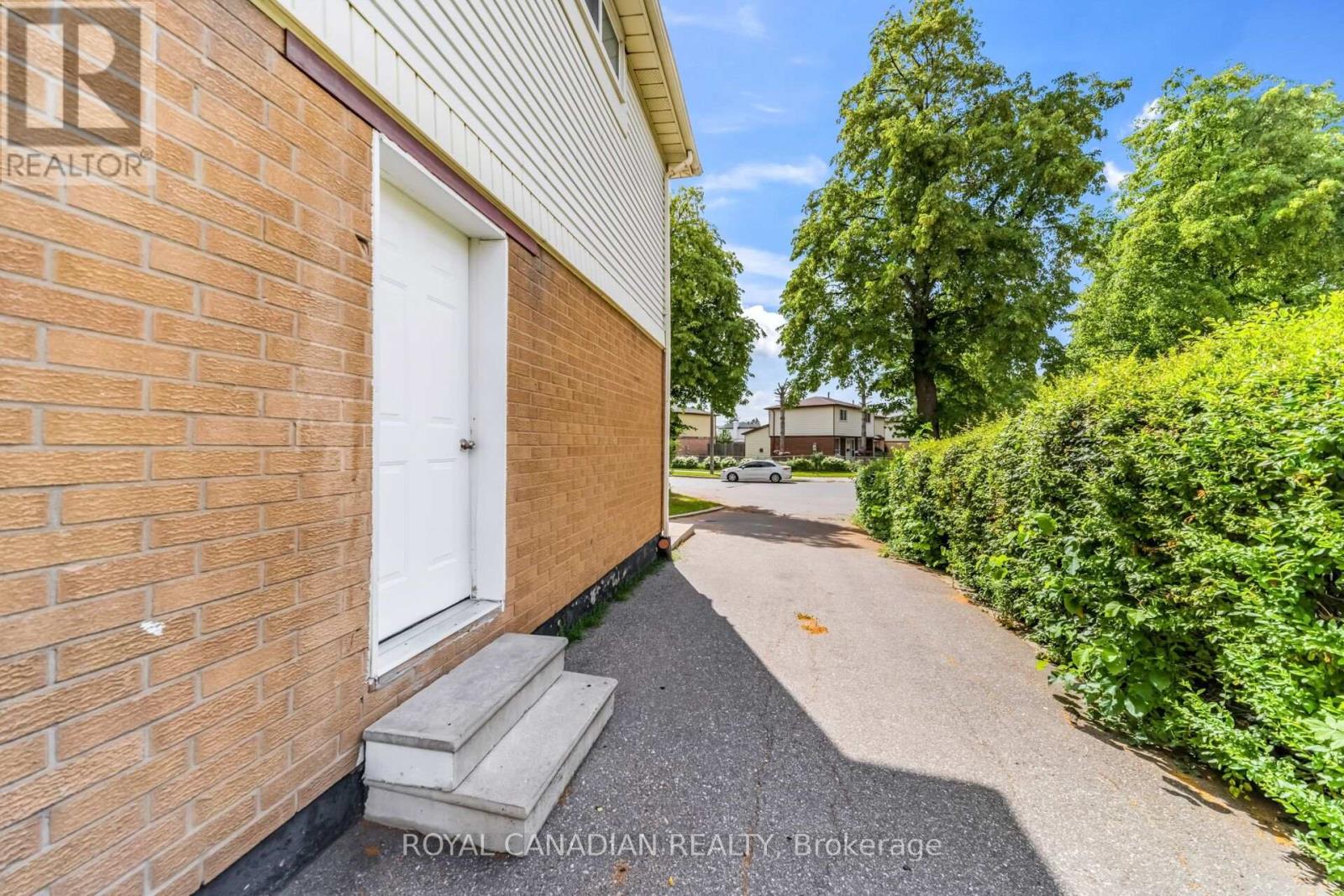 6 DAMASCUS DRIVE - 43