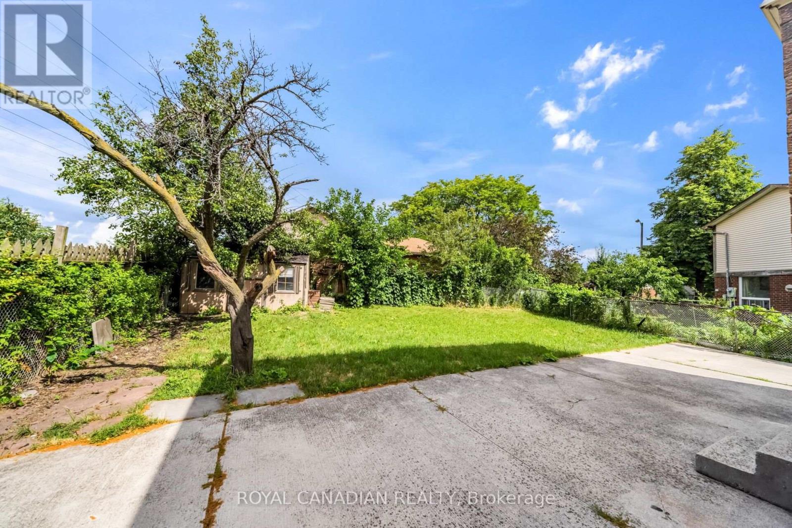 6 DAMASCUS DRIVE - 44