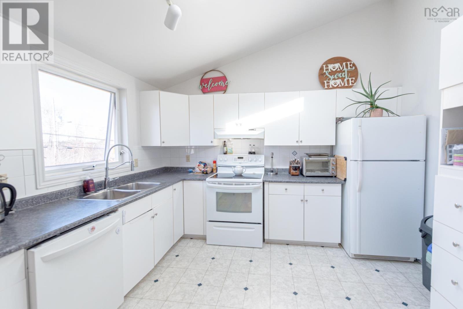 494 Lorne Street - 10