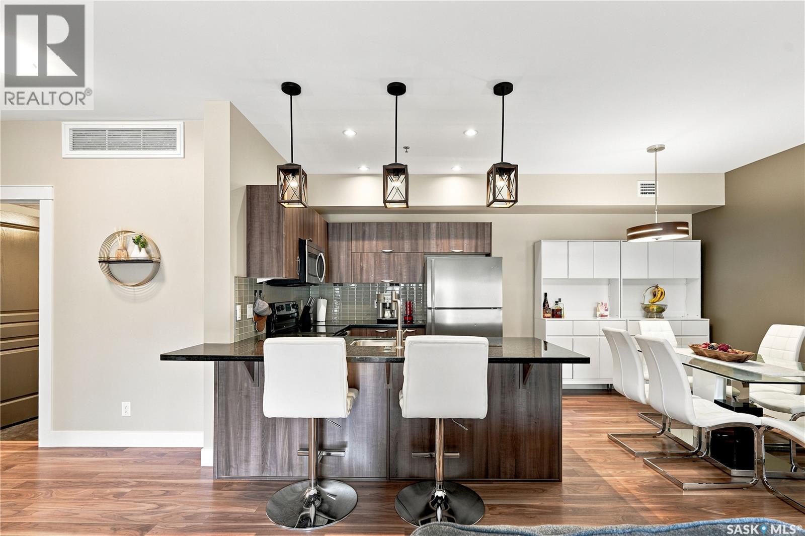 #203 721 8th STREET - 3
