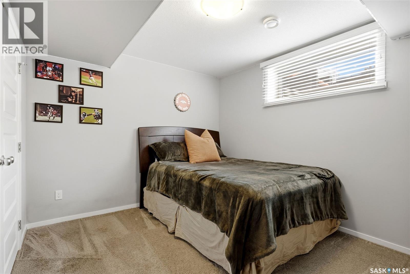 #5477 Cade STREET E - 24