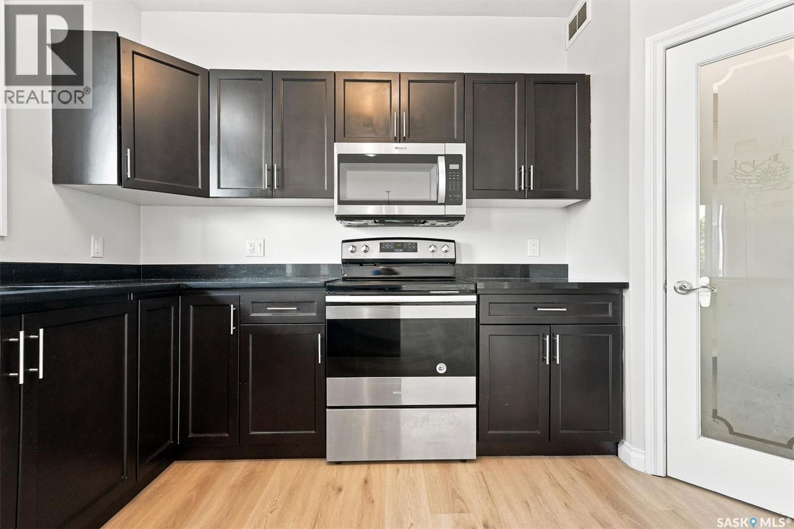 6 118 Hampton CIRCLE — photo 13