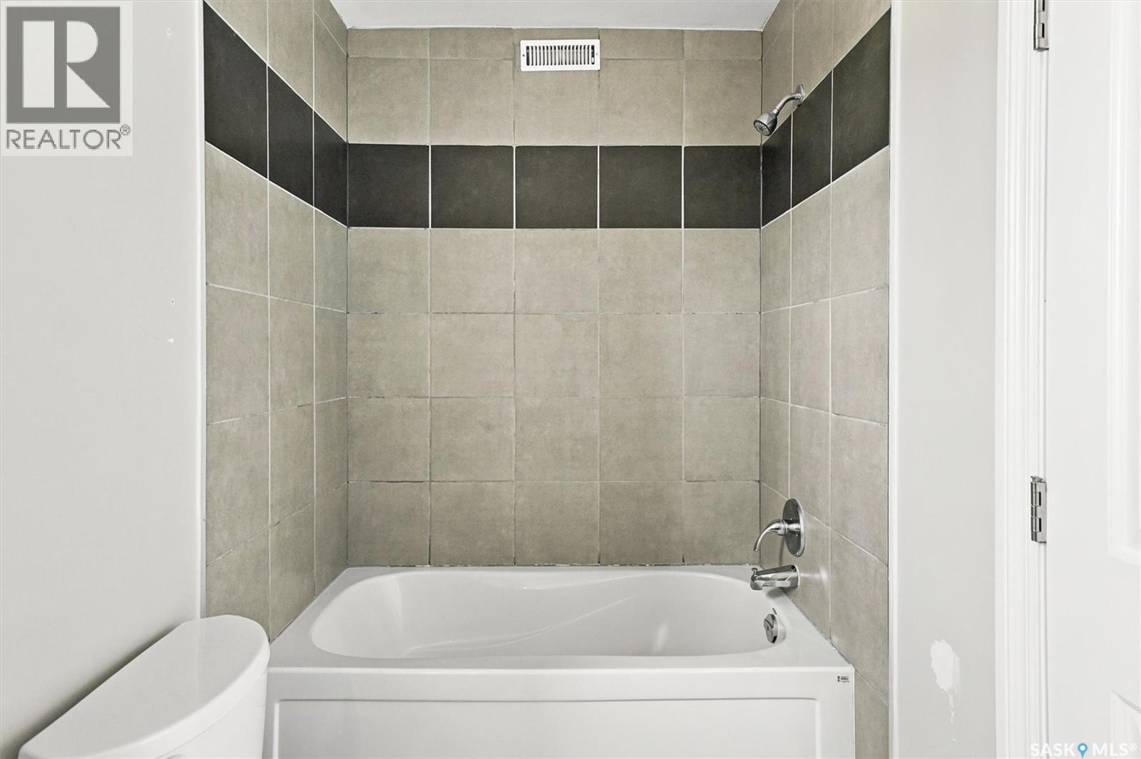 6 118 Hampton CIRCLE — photo 28
