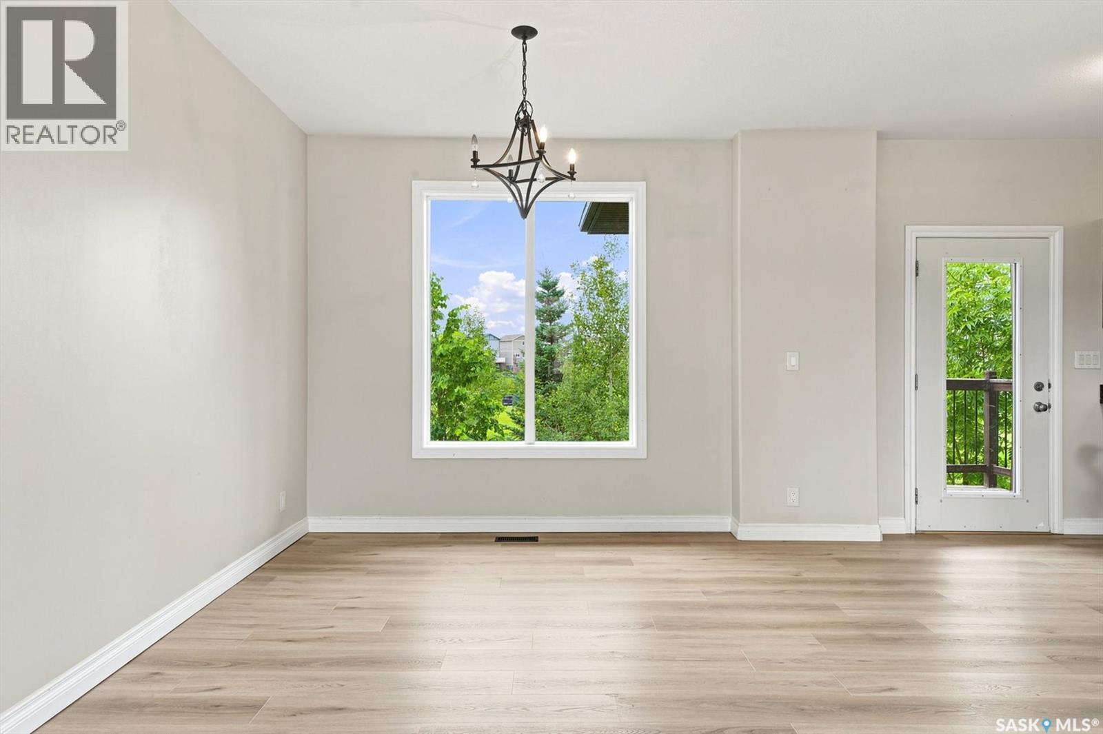 6 118 Hampton CIRCLE — photo 9