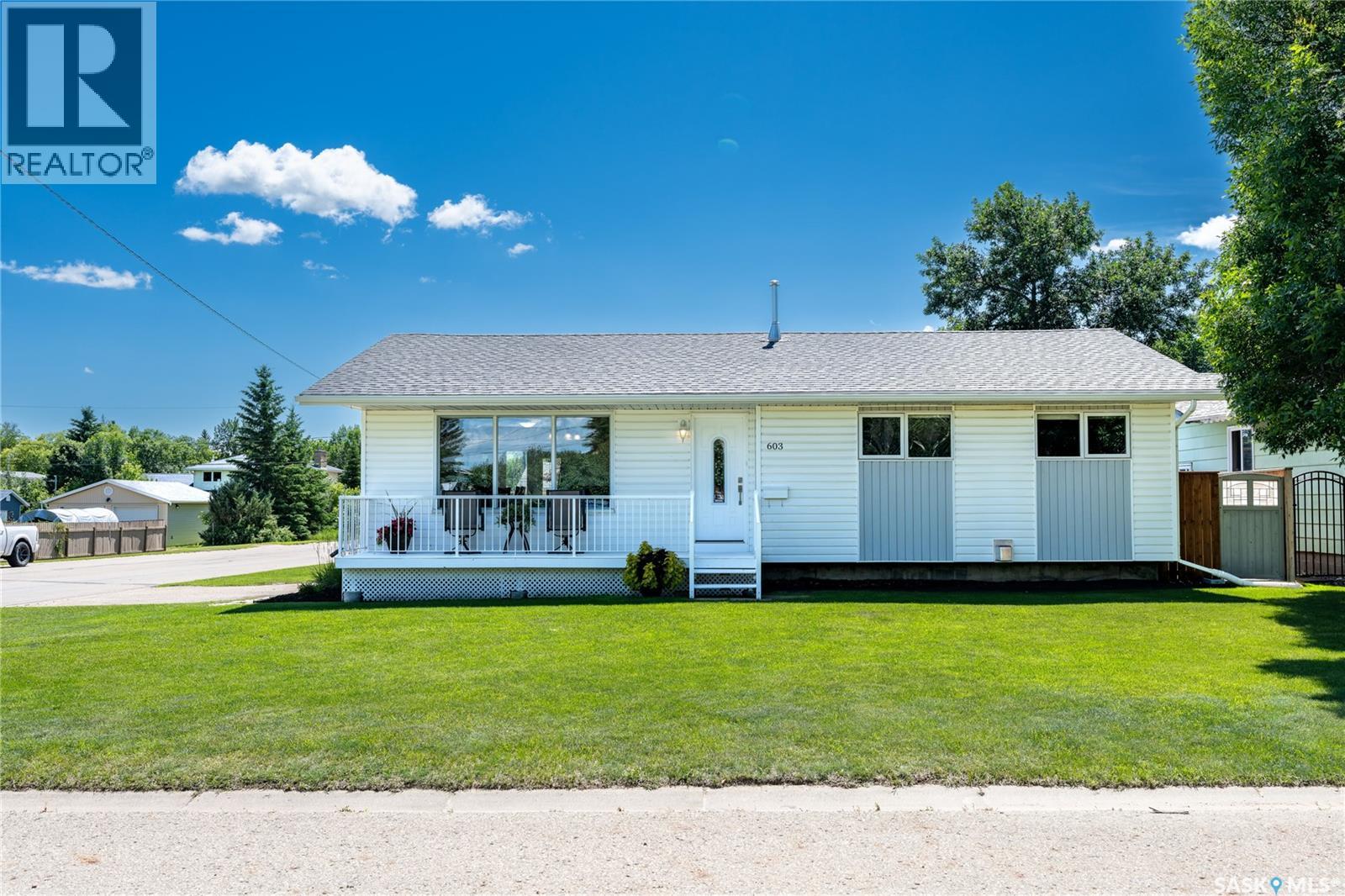 603 Clover AVENUE - 1