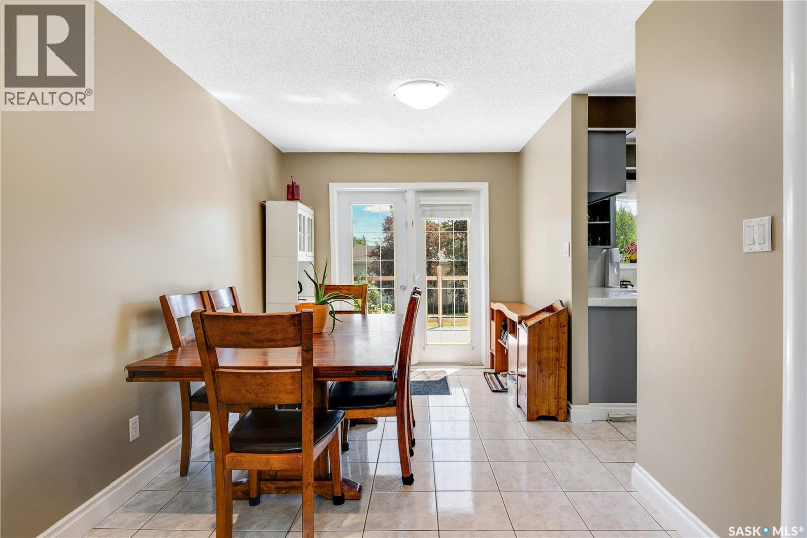 603 Clover AVENUE - 21