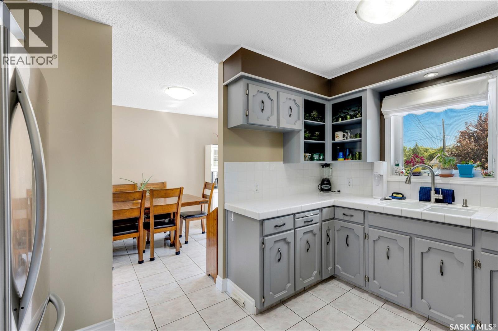 603 Clover AVENUE - 22