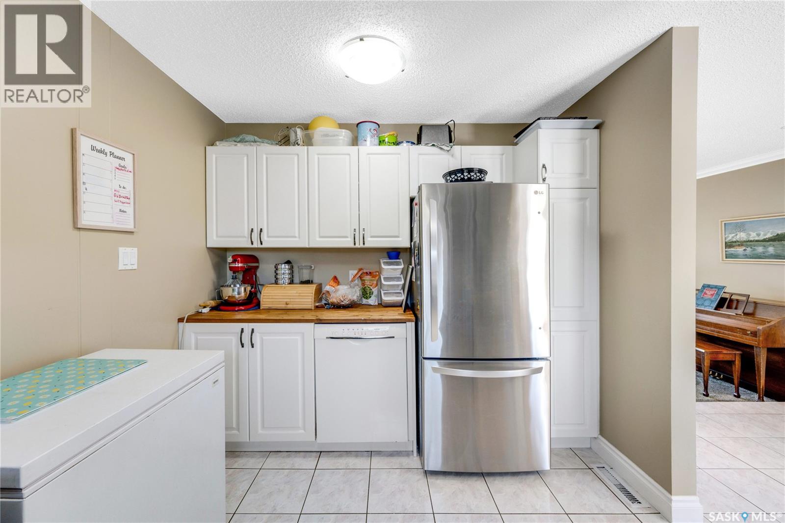 603 Clover AVENUE - 24
