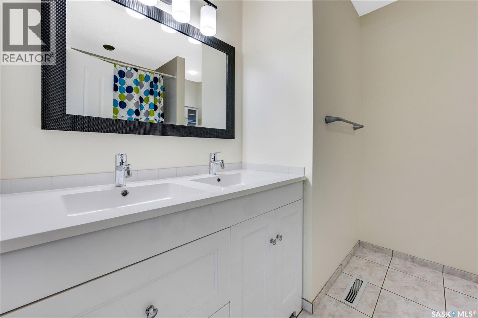 603 Clover AVENUE - 27