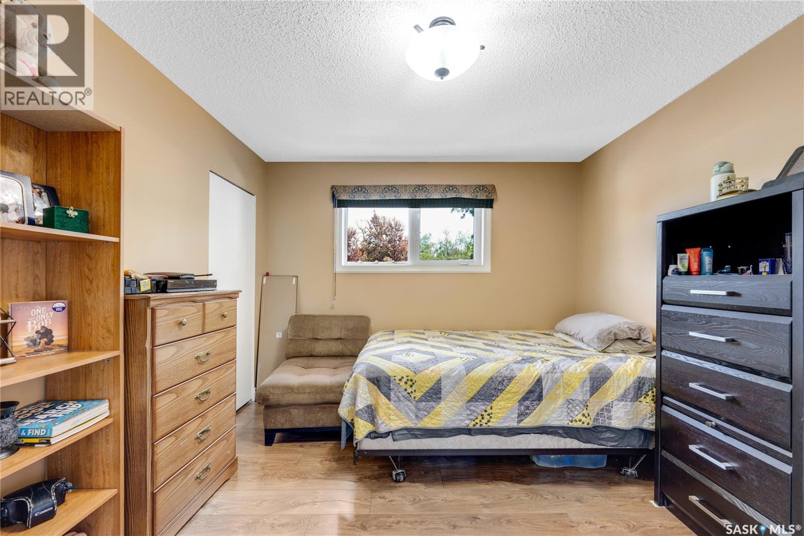 603 Clover AVENUE - 32