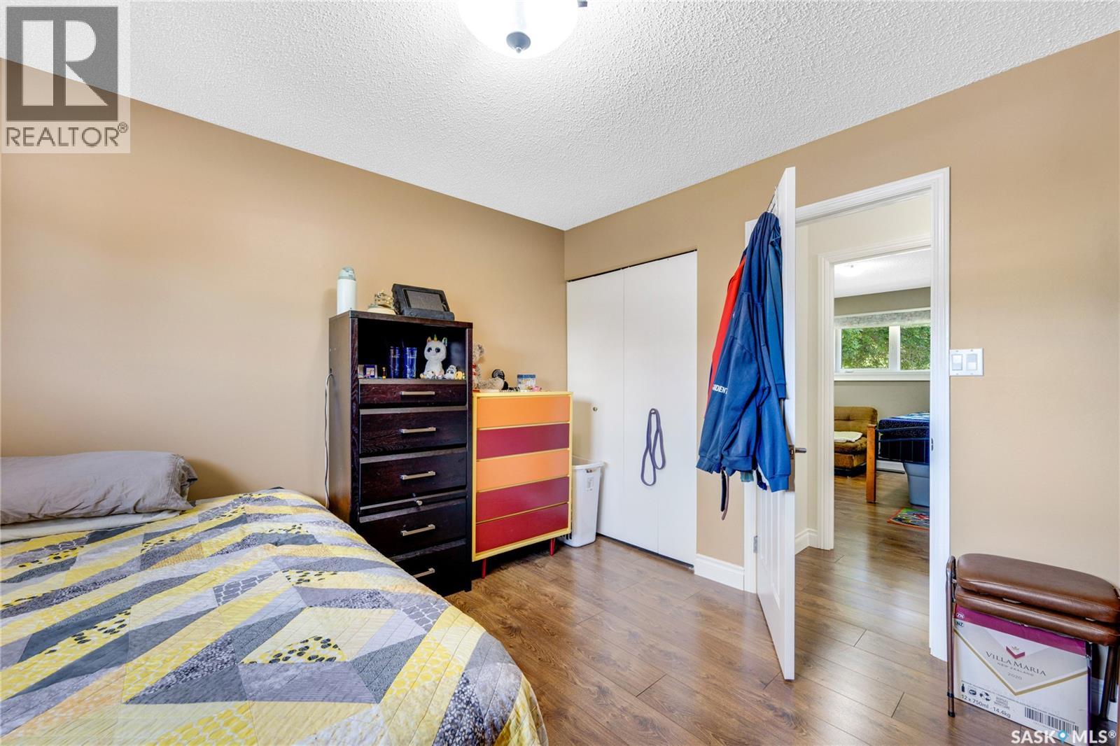 603 Clover AVENUE - 33