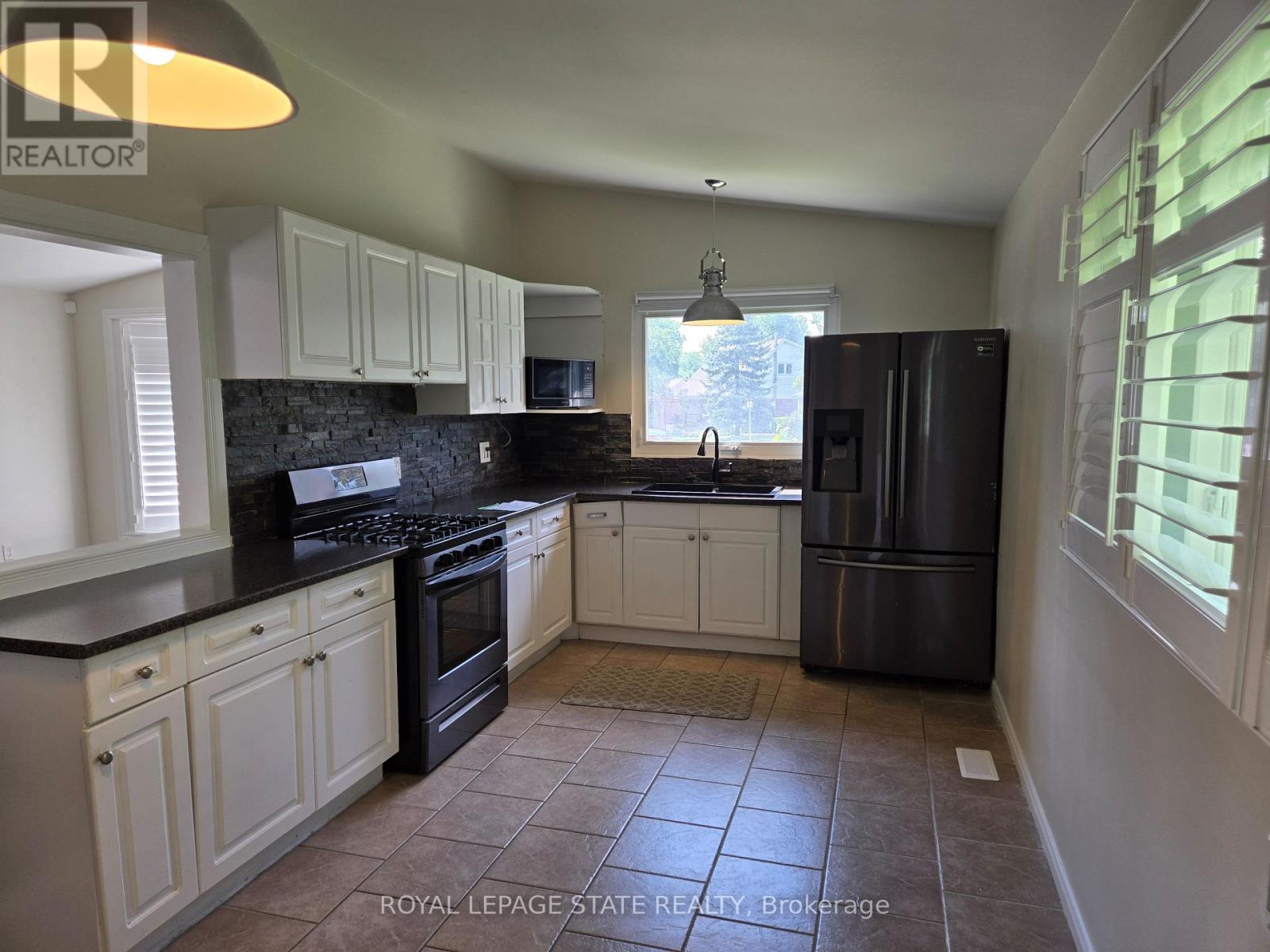 17 CARMEN AVENUE - 12