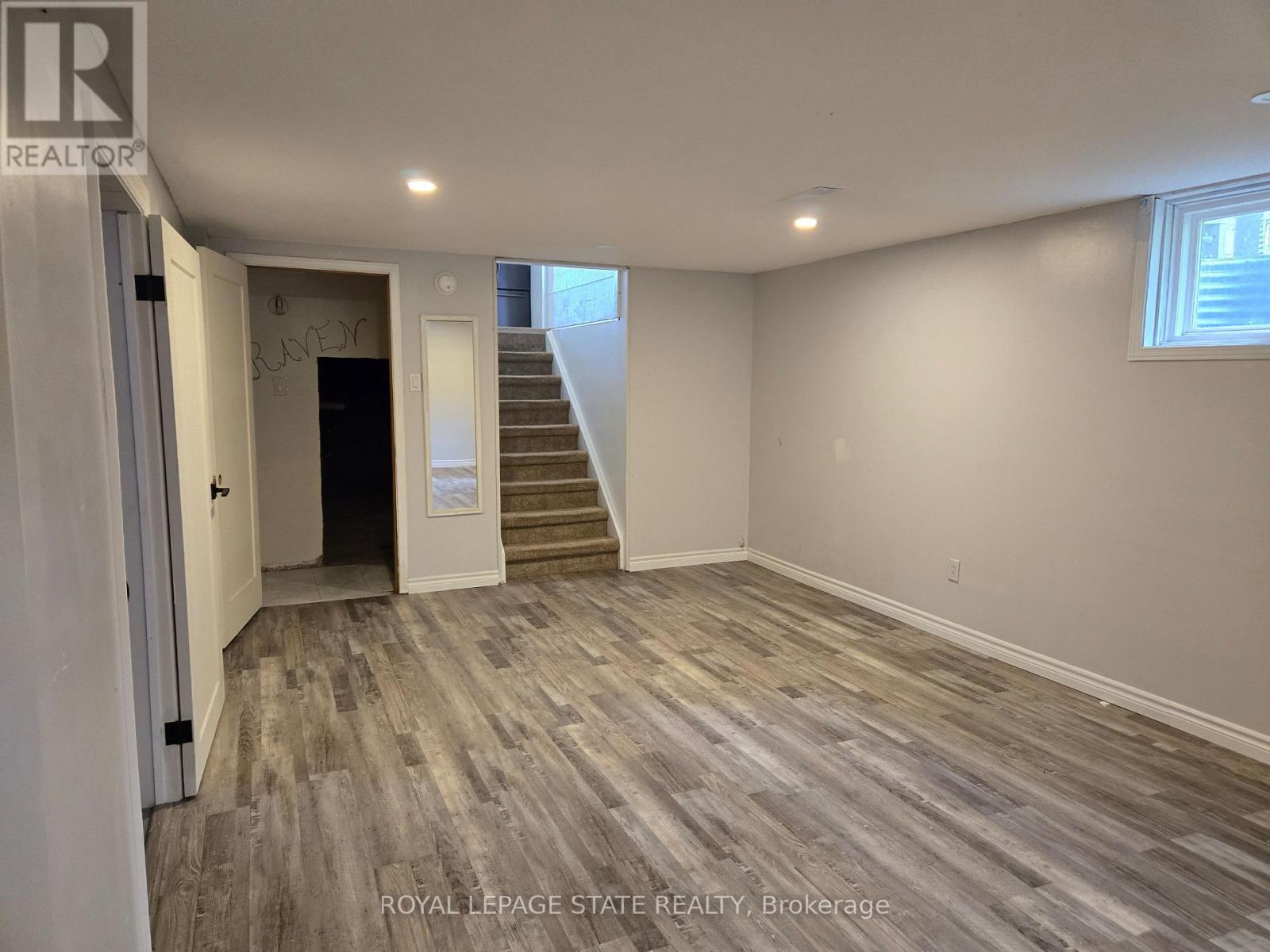 17 CARMEN AVENUE - 23