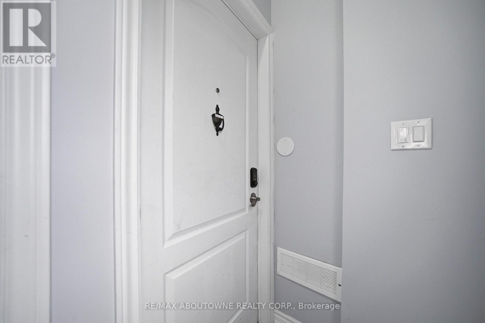 UPPER - 146 BANKSIDE DRIVE N — photo 2