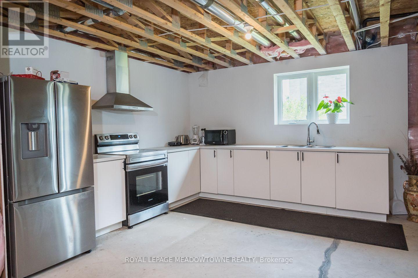 30 CHARLES CURRIE CRESCENT - Image 36