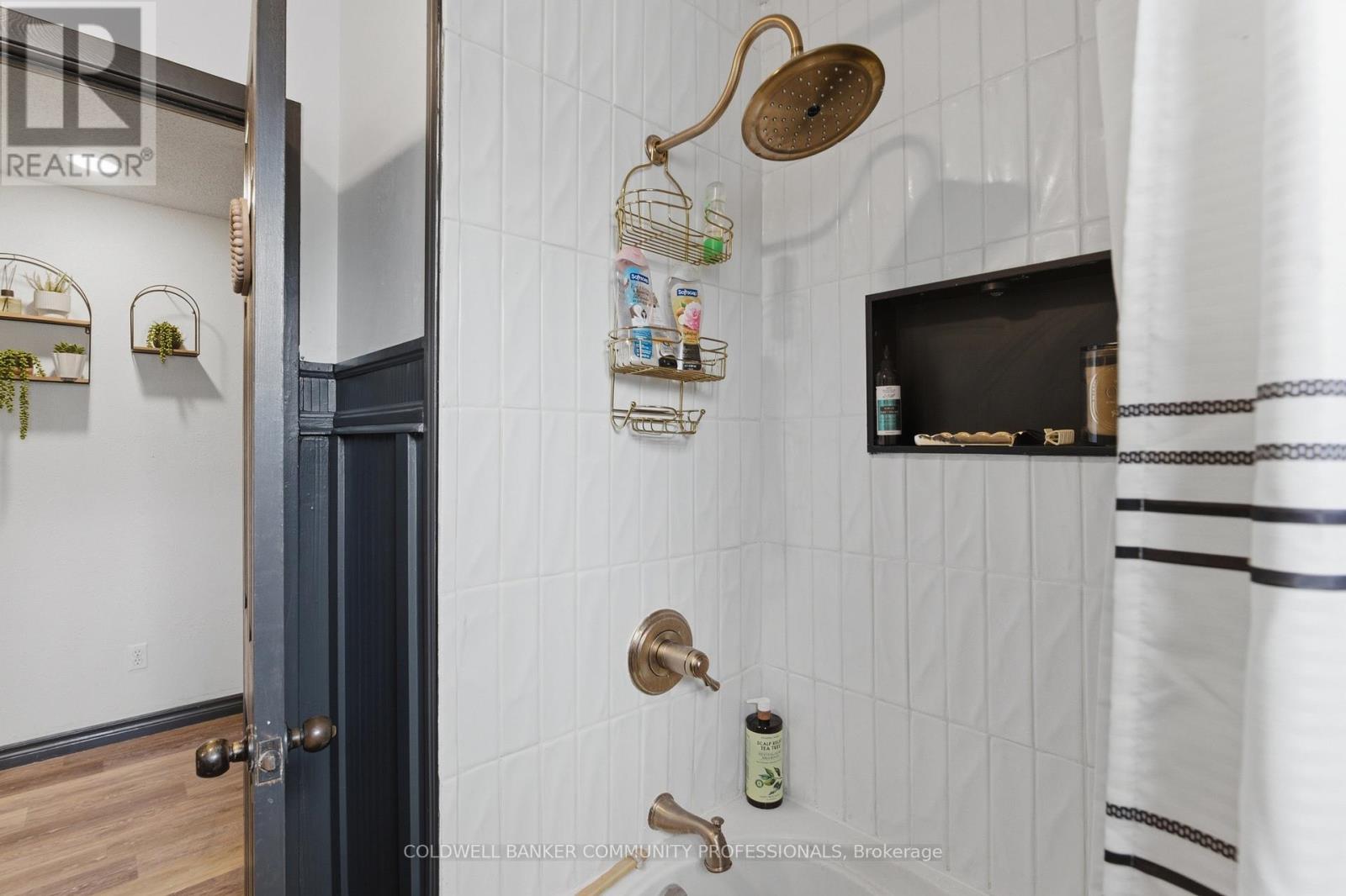 115 GORDON DRUMMOND AVENUE - 22