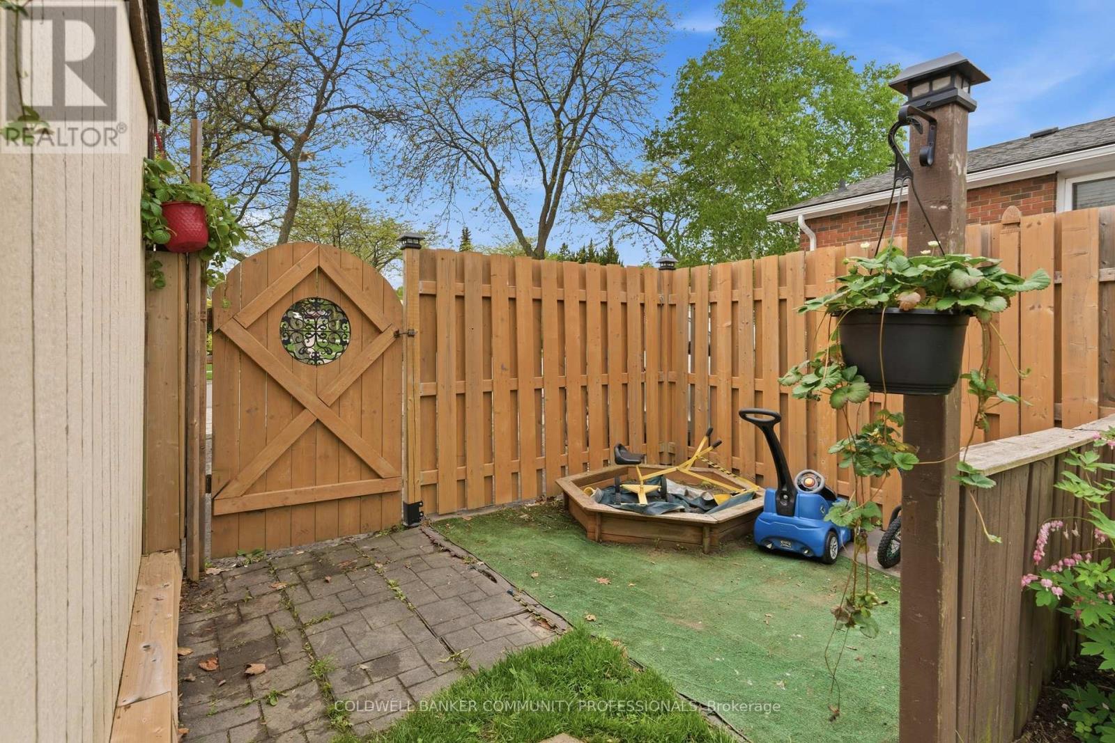 115 GORDON DRUMMOND AVENUE - 28