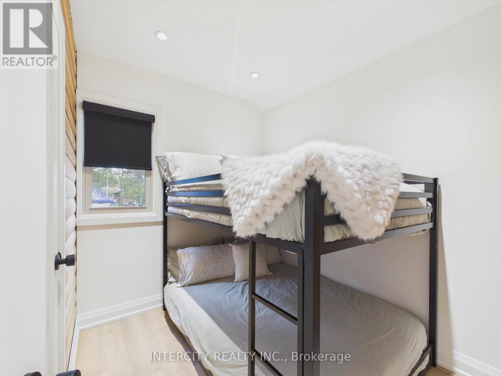 #3 1052 COVE ROAD - 15