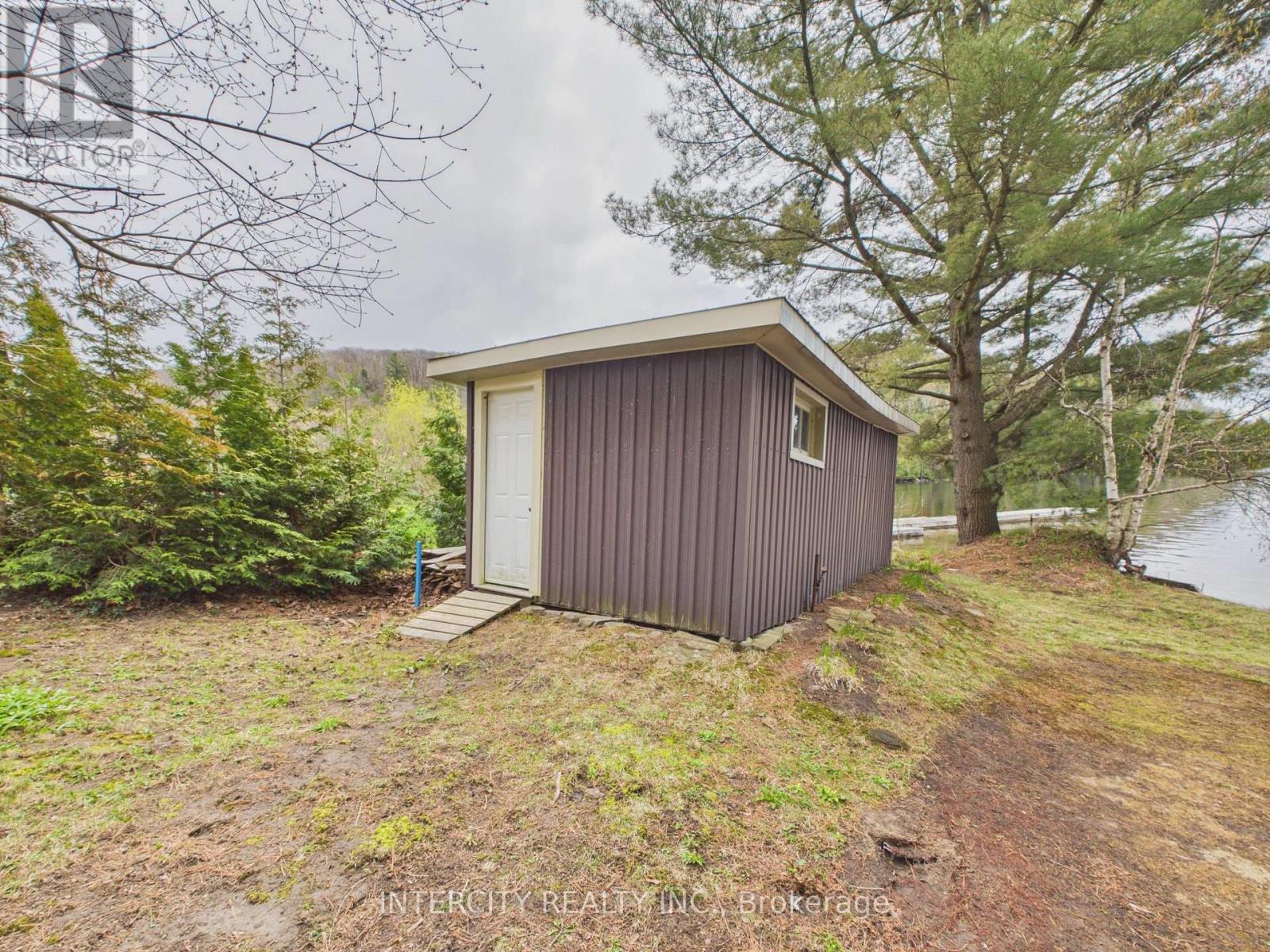 #3 1052 COVE ROAD - 18